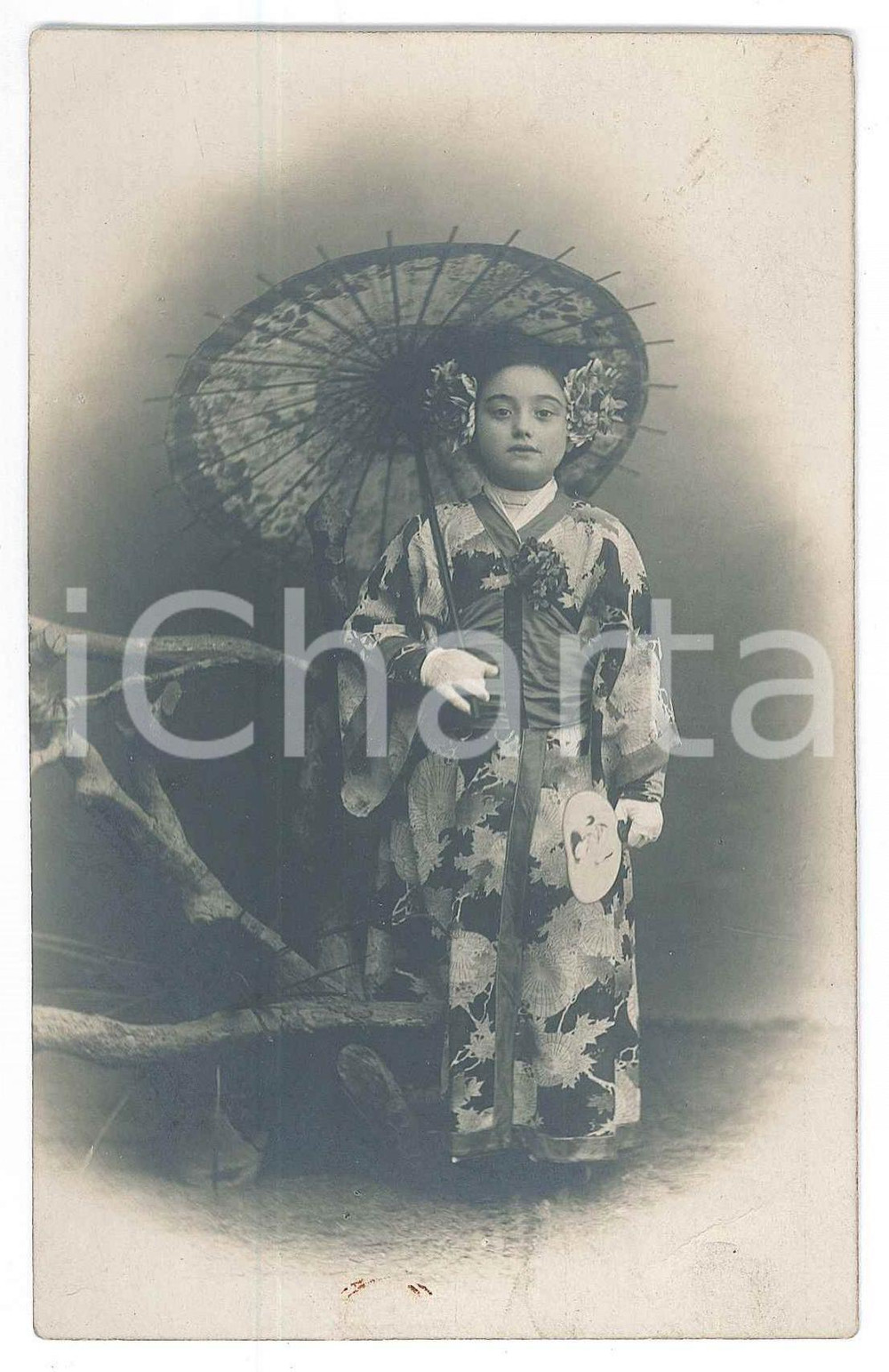 Cartolina originale da collezione 1920 ca JAPONISME Little girl with kimono and umbrella  Portrait  Postcard FP 1