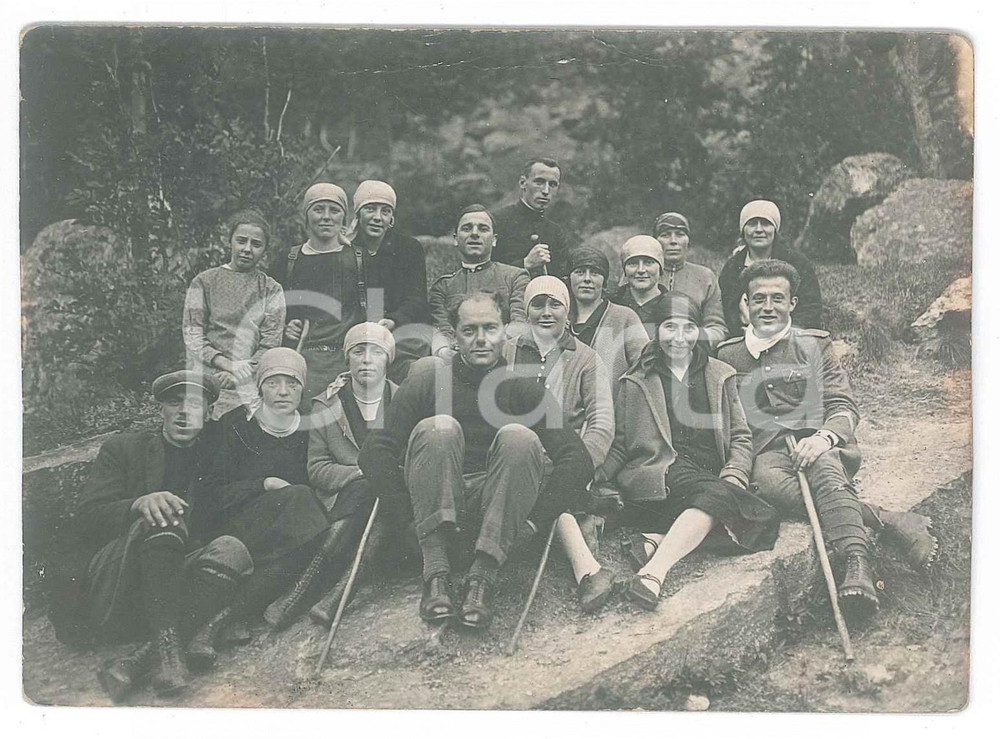 Fotografia d epoca originale 1920 ca COURMAYEUR Gruppo di escursionisti Foto anonima 12x9 cm 1