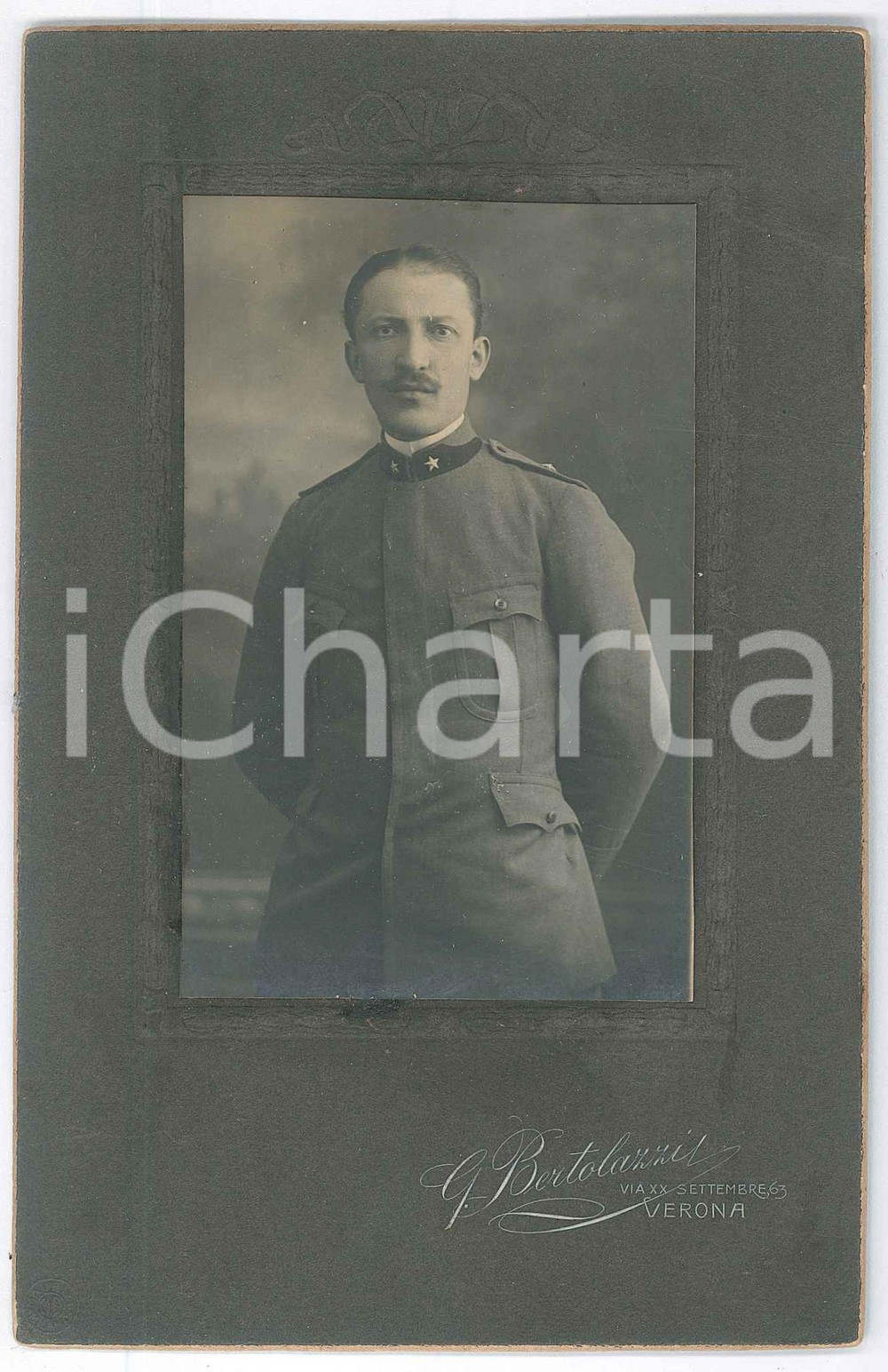 Fotografia d epoca originale 1910 ca REGIO ESERCITO  VERONA  Ritratto di ufficiale Foto G. BERTOLAZZI 1
