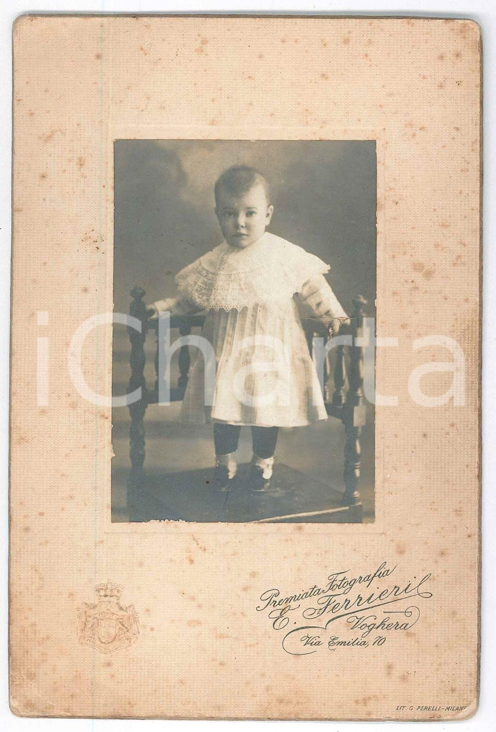 Fotografia d epoca originale 1900 ca VOGHERA PV Bambino in abito bianco ricamato  Foto E. FERRIERI 1