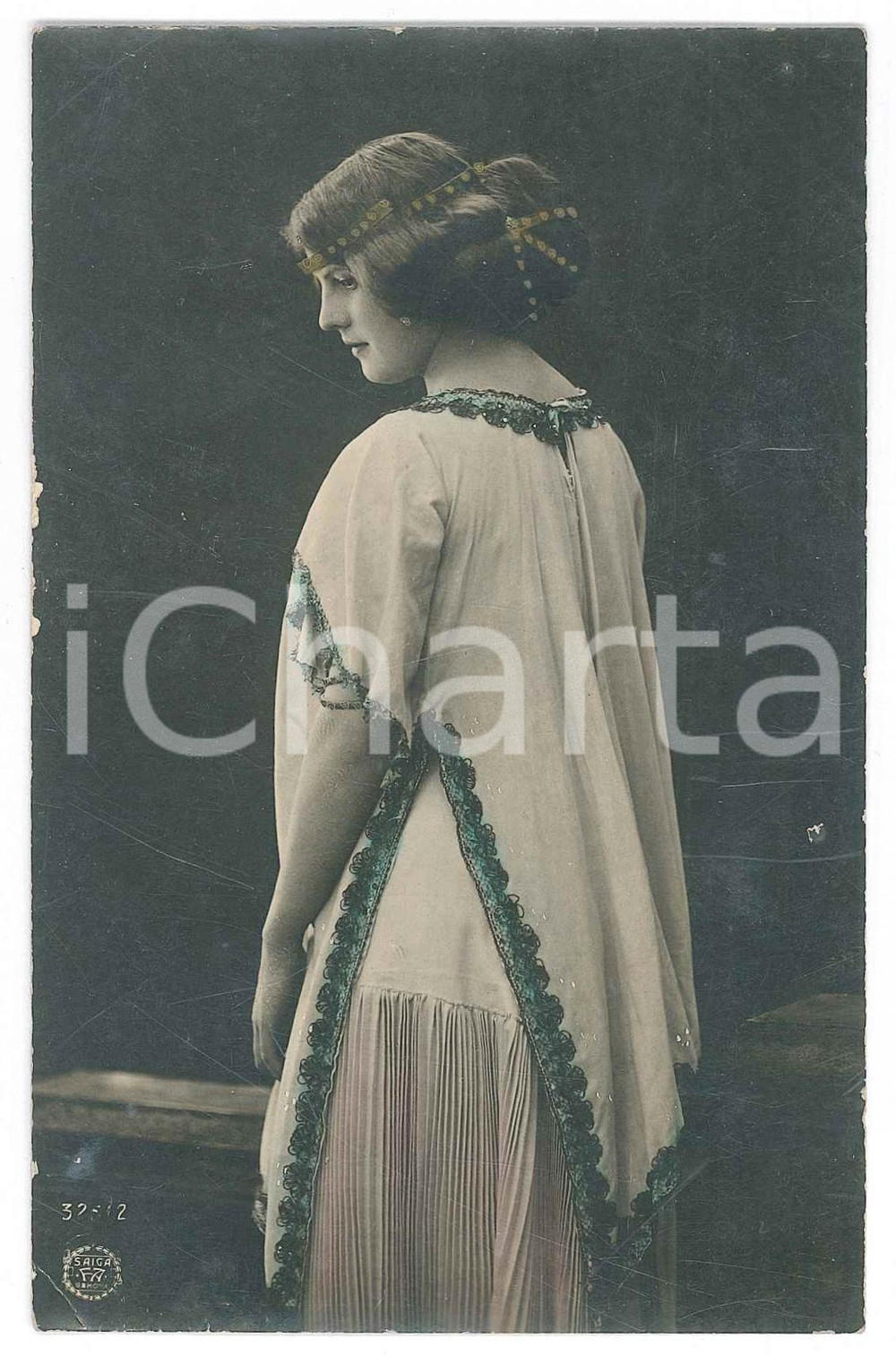 Cartolina originale da collezione 1915 ca COSTUME Giovane donna in vesti classiche  Cartolina FP NV 1