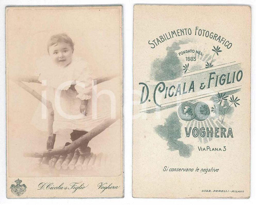 Fotografia d epoca originale 1900 ca VOGHERA Bambina con trespolo in legno  Ritratto Foto Davide CICALA CDV 1
