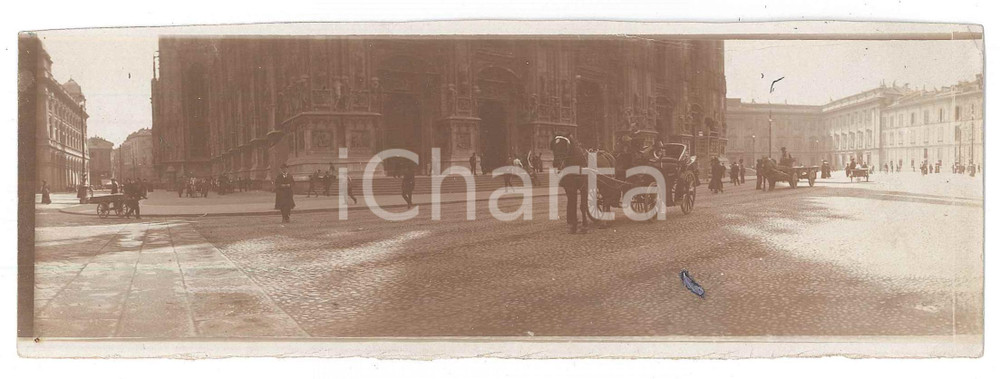 1890 ca MILANO Piazza Duomo - Passaggio di carrozze - Foto ARTISTICA 18x6 cm