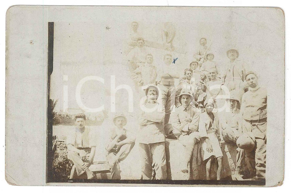 Fotografia d epoca originale 1912 TRIPOLI LIBIA ITALIANA Ufficiali italiani con bambini indigeni Foto 14x9 1