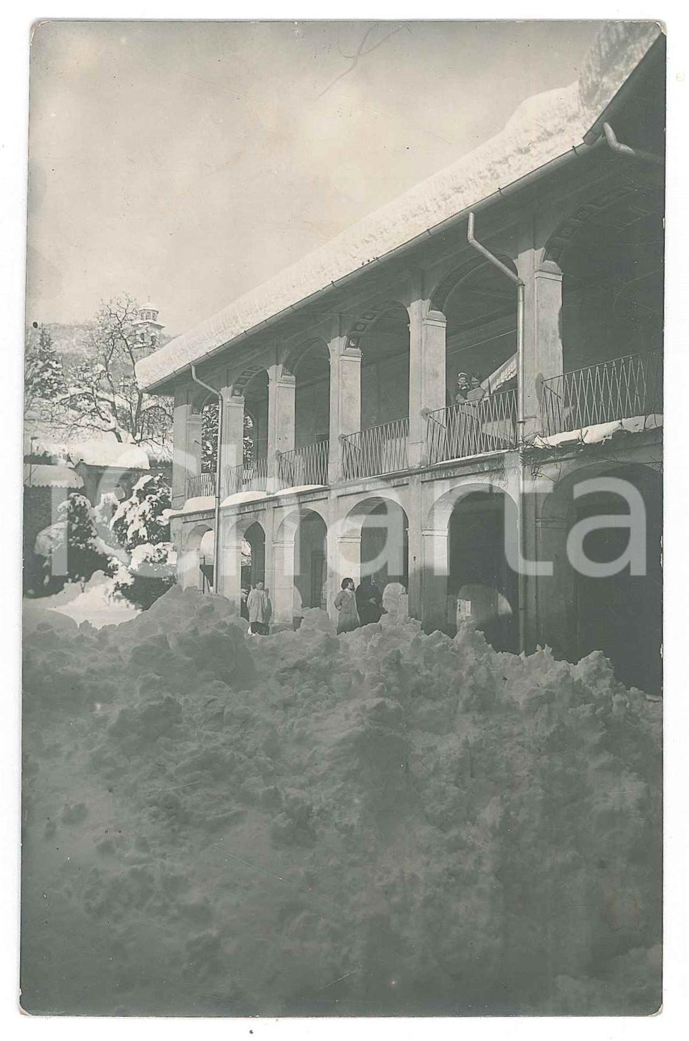 Fotografia d epoca originale 1915 MARCHIROLO Ines PELLA in cascina innevata Foto cartolina Maria PELLA 1