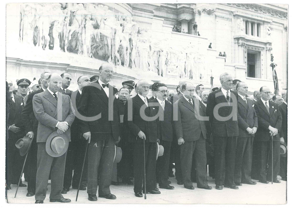 Fotografia d epoca originale 1955 ROMA  Altare della Patria  Luigi EINAUDI Giovanni LEONE a una cerimonia 1