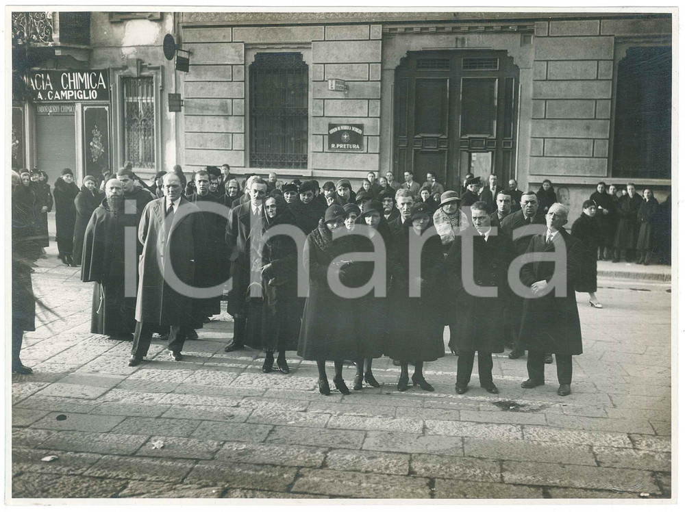 Fotografia d epoca originale 1930 ca LEGNANO  Piazza San Magno  Funerali Gaspare FERRARIO panettiere Foto 1
