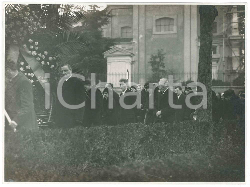 Fotografia d epoca originale 1930 ca LEGNANO Funerali Gaspare FERRARIO panettiere  Arrivo al cimitero 3 1