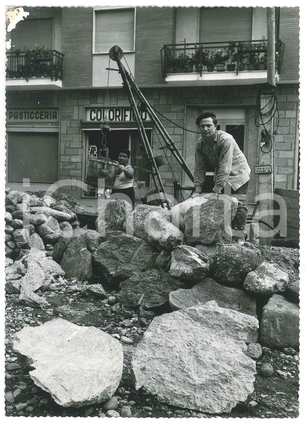 Fotografia d epoca originale 1967 ALPIGNANO TO Cantiere  Lavori stradali 9 Foto ANIMATA operai 13x18 cm 1