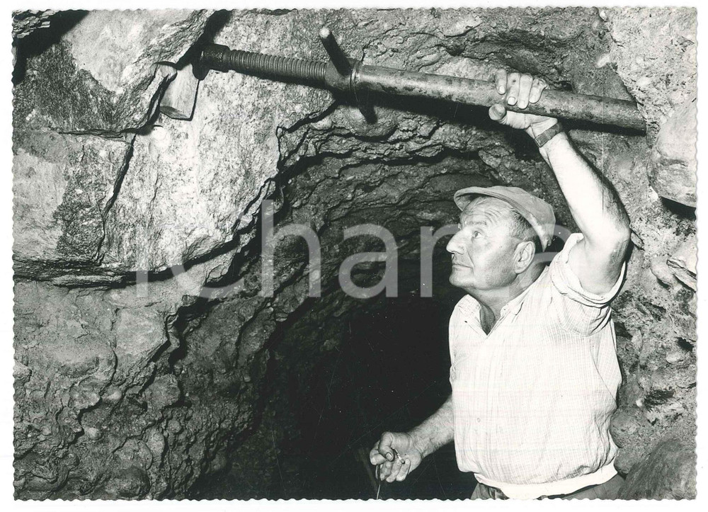 Fotografia d epoca originale 1967 ALPIGNANO TO Cantiere  Lavori stradali  Scavo tunnel 2 Foto 18x13 cm 1