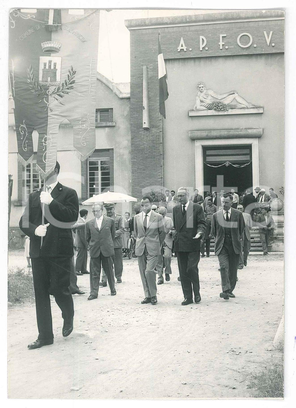 1950 ca VALEGGIO SUL MINCIO Mercato ortofrutticolo A.P.F.O.V. Visita autorità *3