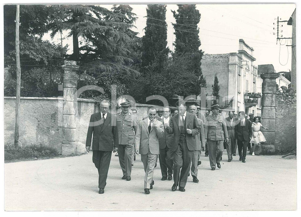 Fotografia d epoca originale 1950 ca VALEGGIO SUL MINCIO VR AutoritÃ  in visita 5 Foto 15x10 cm 1