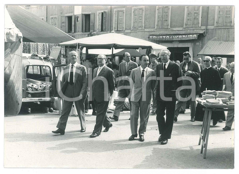 Fotografia d epoca originale 1950 ca VALEGGIO SUL MINCIO VR AutoritÃ  in visita 6 Foto 15x10 cm 1