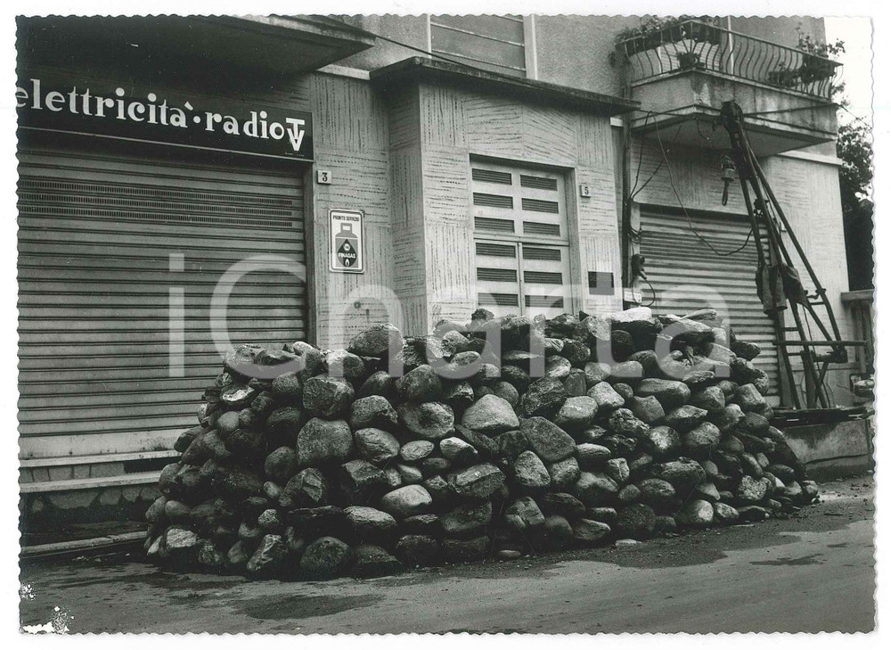 Fotografia d epoca originale 1967 ALPIGNANO TO Cantiere  Cumulo di massi 3 Foto 18x13 cm 1