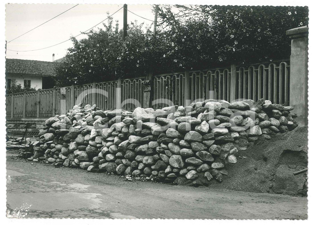 Fotografia d epoca originale 1967 ALPIGNANO TO Cantiere  Cumulo di massi 2 Foto 18x13 cm 1