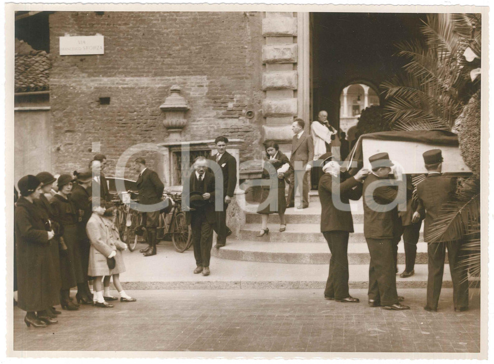 Fotografia d epoca originale 1940 ca MILANO Via Francesco Sforza  Funerali 1 Fotografia 24x18 cm 1