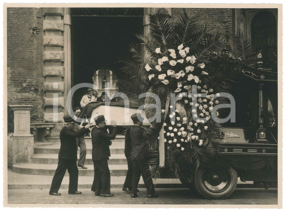 Fotografia d epoca originale 1940 ca MILANO Via Francesco Sforza  Funerali 2 Fotografia 24x18 cm 1