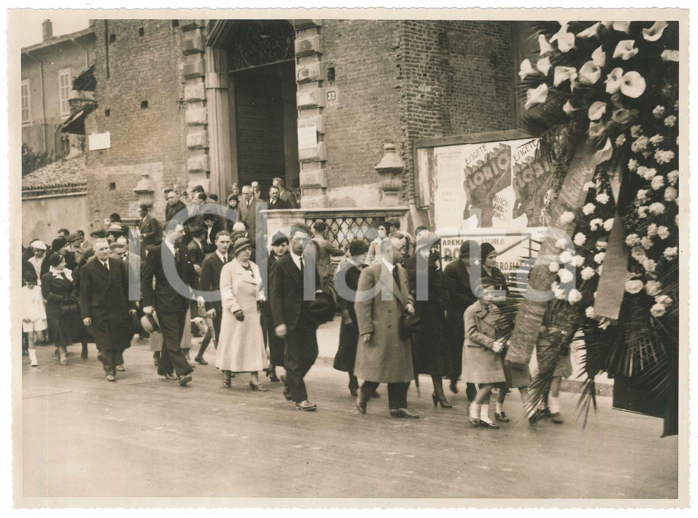 Fotografia d epoca originale 1940 ca MILANO Via Francesco Sforza  Funerali 4 Fotografia 24x18 cm 1