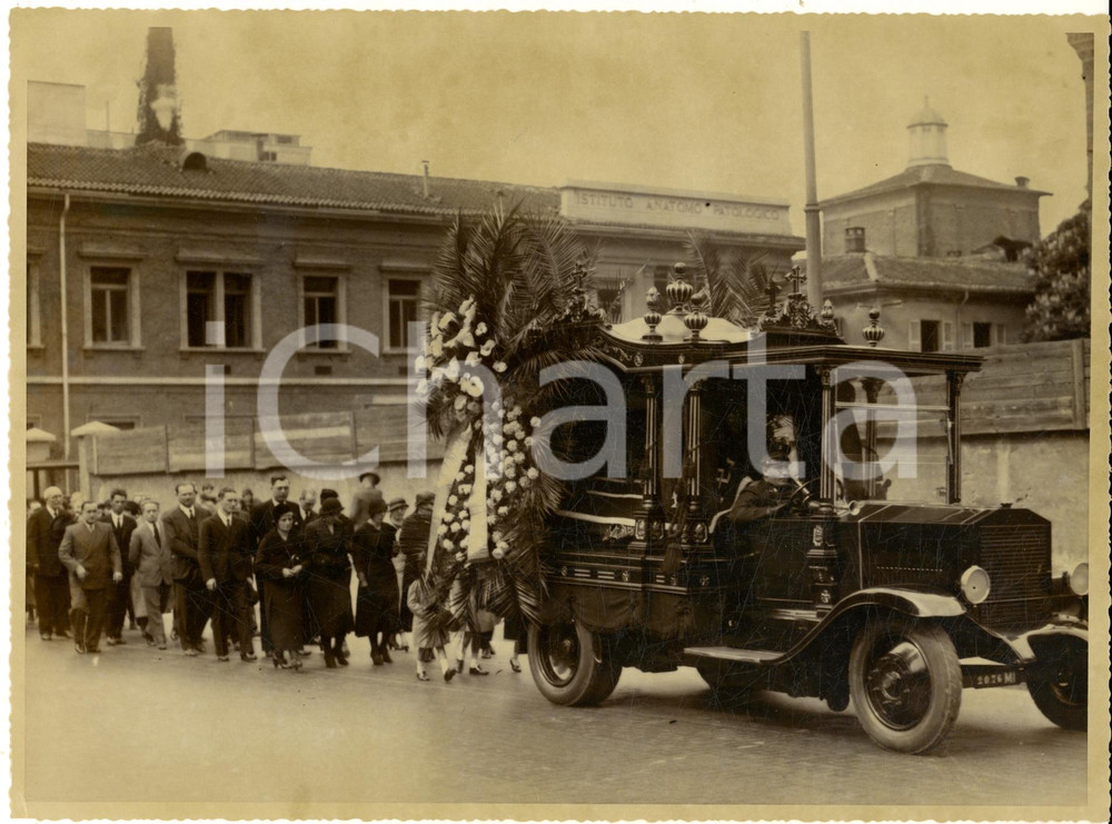 Fotografia d epoca originale 1940 ca MILANO Via Francesco Sforza  Funerali 9 Fotografia 24x18 cm 1
