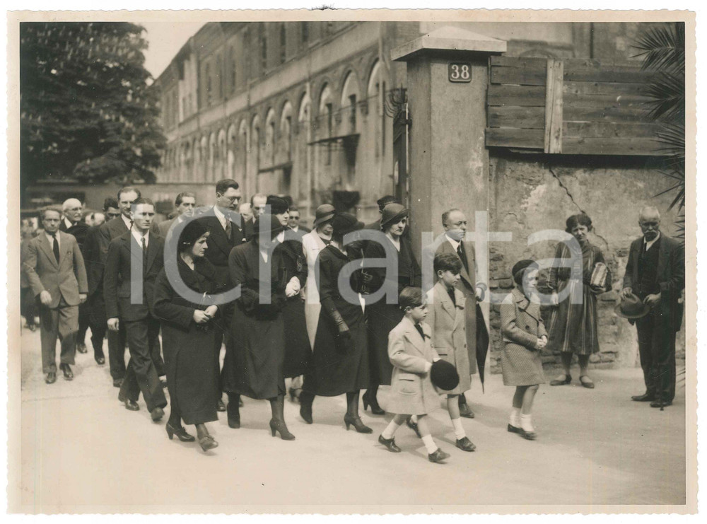 Fotografia d epoca originale 1940 ca MILANO Via Francesco Sforza  Funerali 8 Fotografia 24x18 cm 1