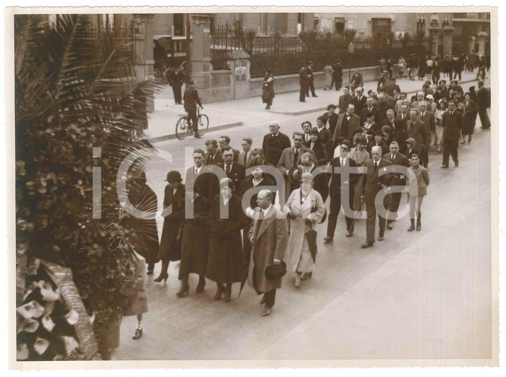 Fotografia d epoca originale 1940 ca MILANO Via Francesco Sforza  Funerali 7 Fotografia 24x18 cm 1