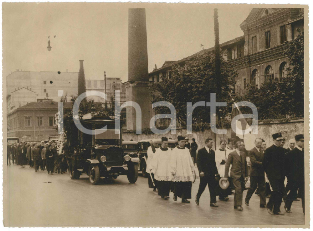Fotografia d epoca originale 1940 ca MILANO Via Francesco Sforza  Funerali 10 Fotografia 24x18 cm 1