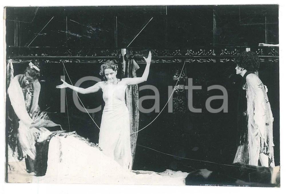 Fotografia d epoca originale 1975 ca TEATRO GENOVA Uno spettacolo  Foto 13x8 cm 1 1