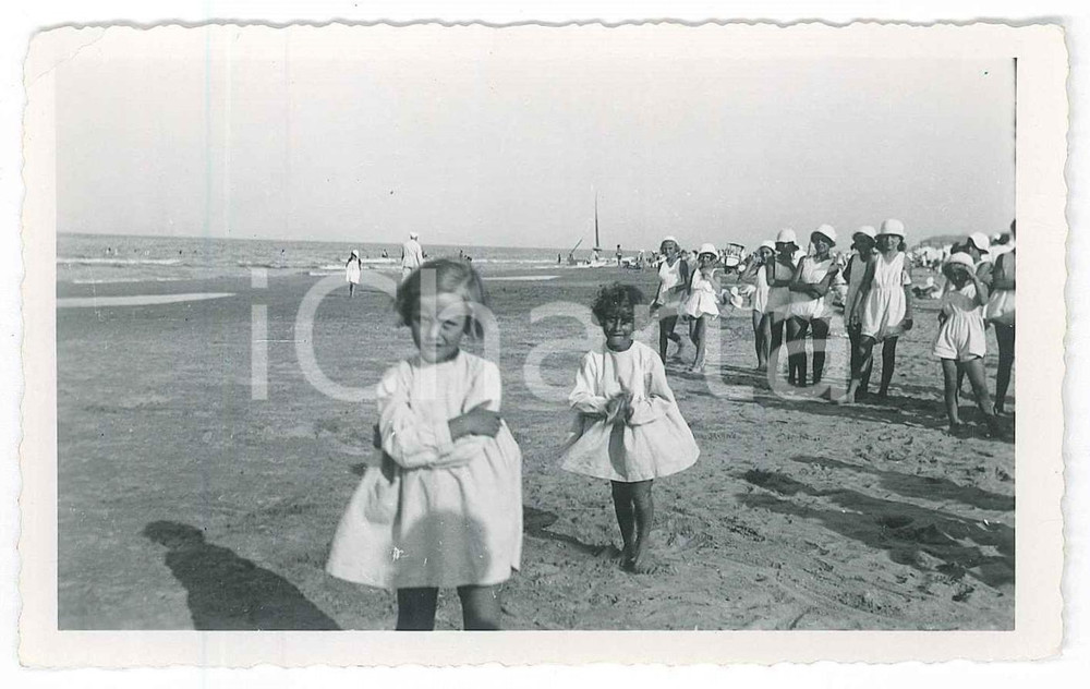 Fotografia d epoca originale 1935 RIMINI Colonia estiva  Bambine in spiaggia  Foto 11x7 cm 1