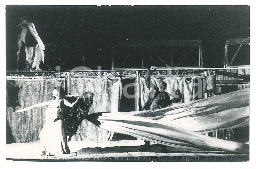 Fotografia d epoca originale 1975 ca TEATRO GENOVA Uno spettacolo  Foto 13x8 cm 3 1
