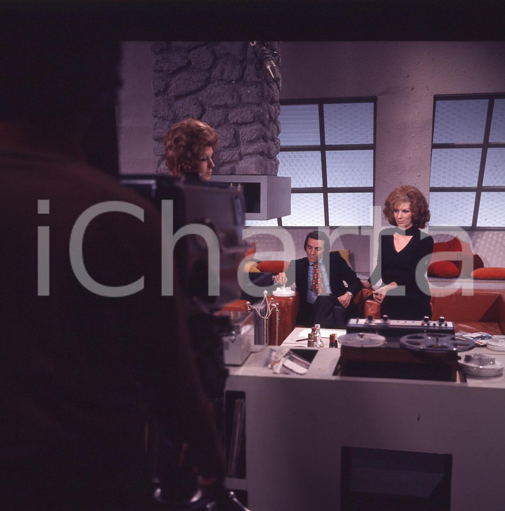 Fotografia d epoca originale 6X6cm DIAPOSITIVA ORIGINALE  1970 ca Iva ZANICCHI Antonio ANSOLDI sul set 1 1