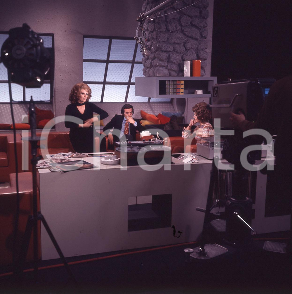 Fotografia d epoca originale 6X6cm DIAPOSITIVA ORIGINALE  1970 ca Iva ZANICCHI Antonio ANSOLDI sul set 3 1