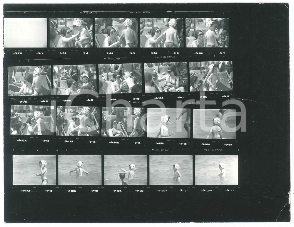 Fotografia d epoca originale 1970 ca COSTUME ITALIA Iva ZANICCHI Michela ANSOLDI in vacanza  Foto 19 provini 1