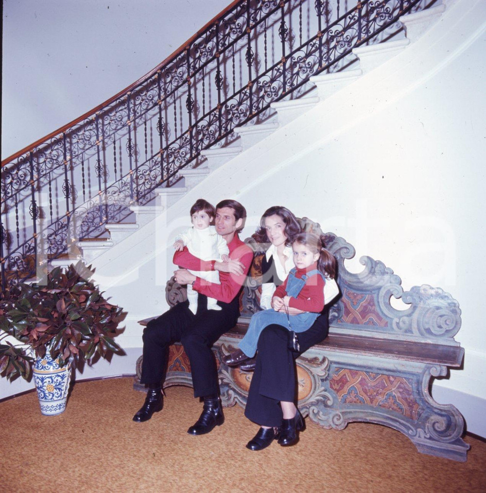 Fotografia d epoca originale 6X6cm DIAPOSITIVA ORIGINALE  1975 ca Giacinto FACCHETTI con moglie e figli 5 1