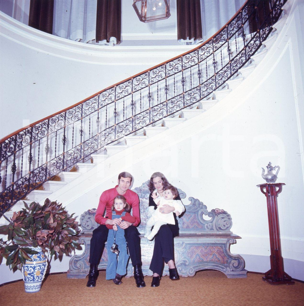 Fotografia d epoca originale 6X6cm DIAPOSITIVA ORIGINALE  1975 ca Giacinto FACCHETTI con moglie e figli 2 1