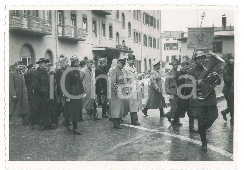 Fotografia d epoca originale 1940 ca LAGO DI GARDA Arrivo ANC e PNF di GALLARATE per visita Vittoriale 1 1