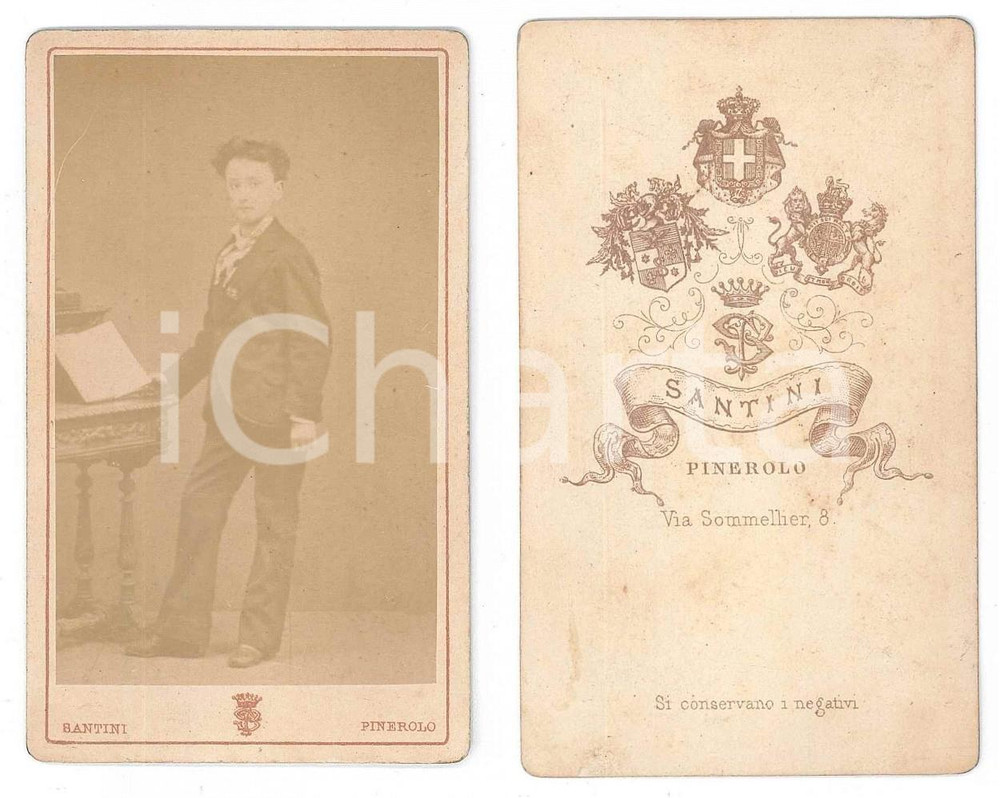 Fotografia d epoca originale 1875 ca PINEROLO Ritratto di giovane uomo con un libro Foto SANTINI CDV 1