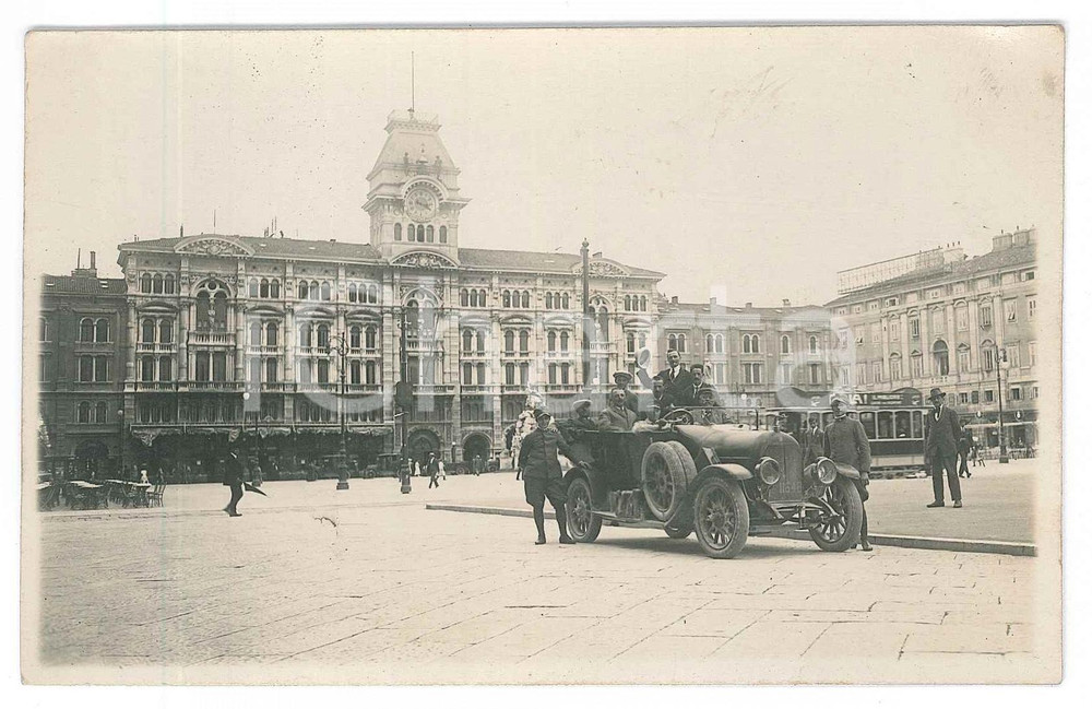 Fotografia d epoca originale 1915 ca TRIESTE Piazza UnitÃ  d Italia  Ufficiali e borghesi in auto Foto 1