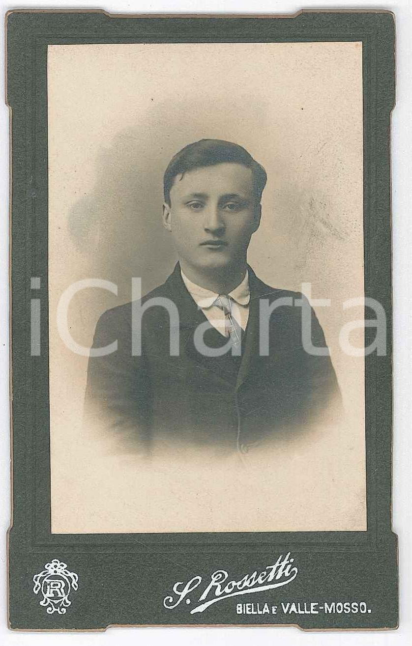 Fotografia d epoca originale 1900 ca BIELLA Ritratto di giovane uomo Foto S. ROSSETTI CDV 1