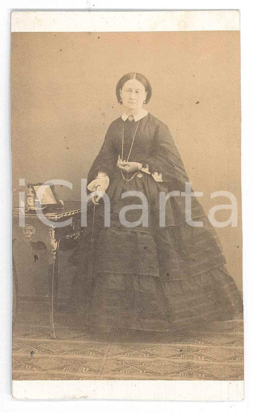 Fotografia d epoca originale 1870 ca NOBILTA  ITALIA Donna in abito scuro  Ritratto Foto CDV 1