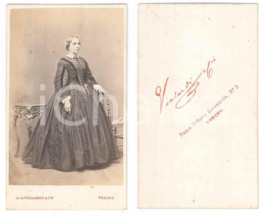 Fotografia d epoca originale 1870 ca TORINO Ritratto di nobildonna in abito a stampa  Foto A. VIALARDI CDV 1