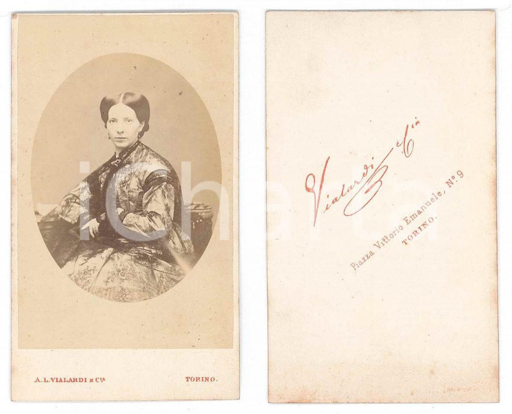 Fotografia d epoca originale 1870 ca TORINO Donna seduta in abito stampato  Ritratto  Foto A. VIALARDI CDV 1