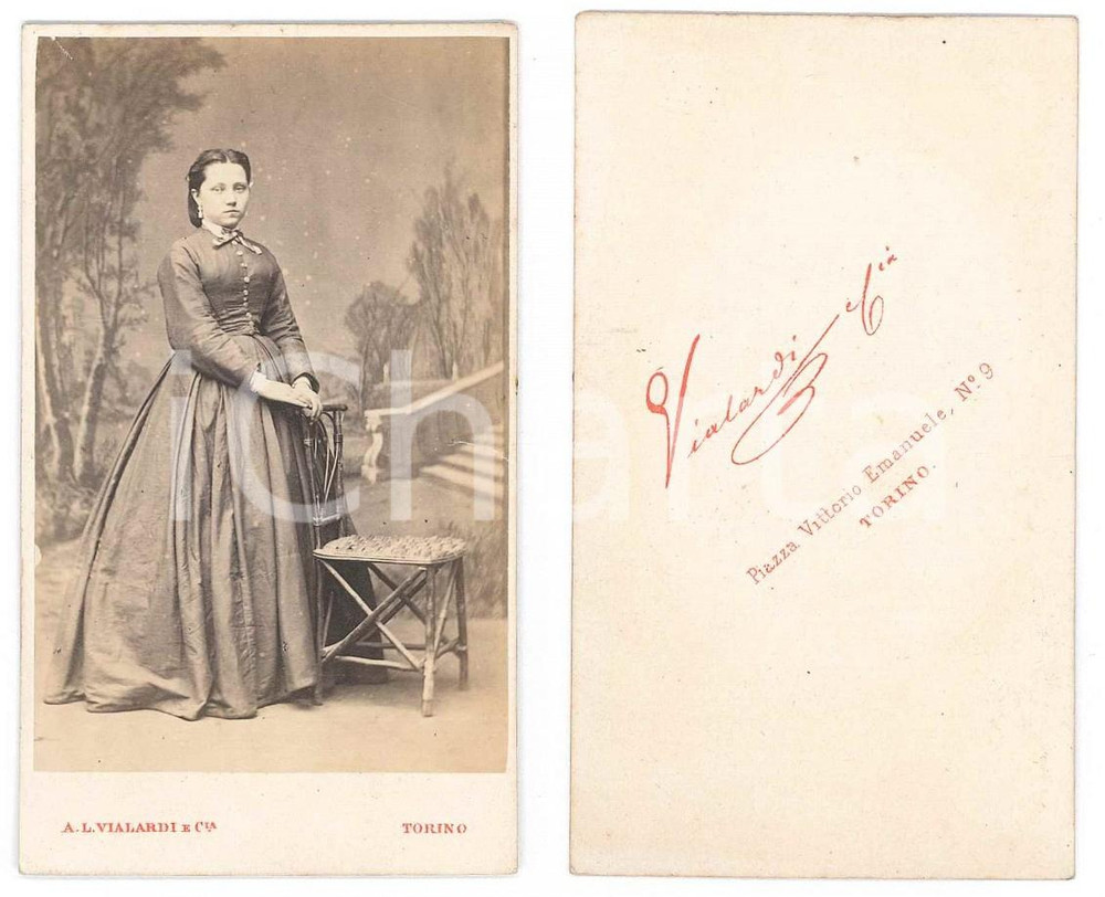 Fotografia d epoca originale 1870 ca TORINO Ritratto di una giovane donna  Foto A. VIALARDI CDV 1