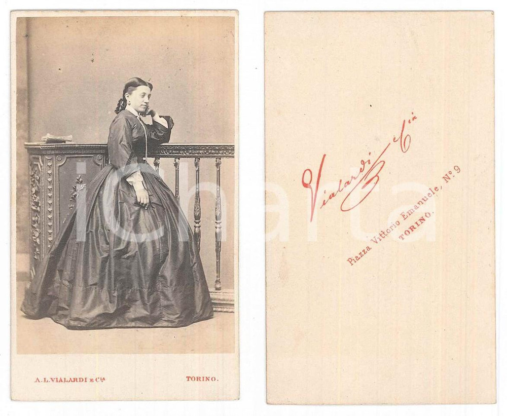 Fotografia d epoca originale 1870 ca TORINO Ritratto di una giovane donna di profilo  Foto A. VIALARDI CDV 1