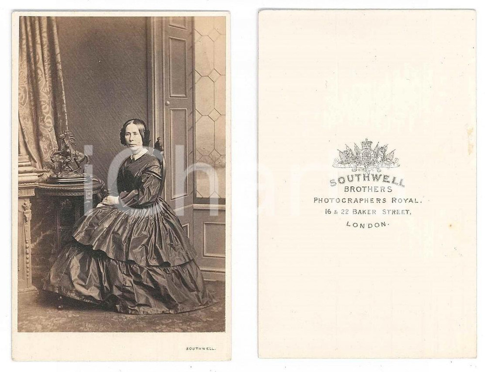 Fotografia d epoca originale 1870 ca LONDON Woman with statue of a horse rider  Photo SOUTHWELL CDV 1
