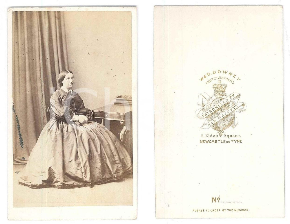 Fotografia d epoca originale 1870 ca NEWCASTLEUPONTYNE Woman sitting  Portrait  Photo W. & D. DOWNEY CDV 1