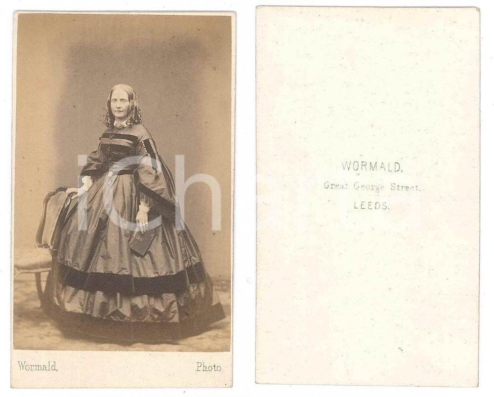 Fotografia d epoca originale 1865 ca LEEDS UK Woman with a book  Portrait Photo WORMALD CDV 1