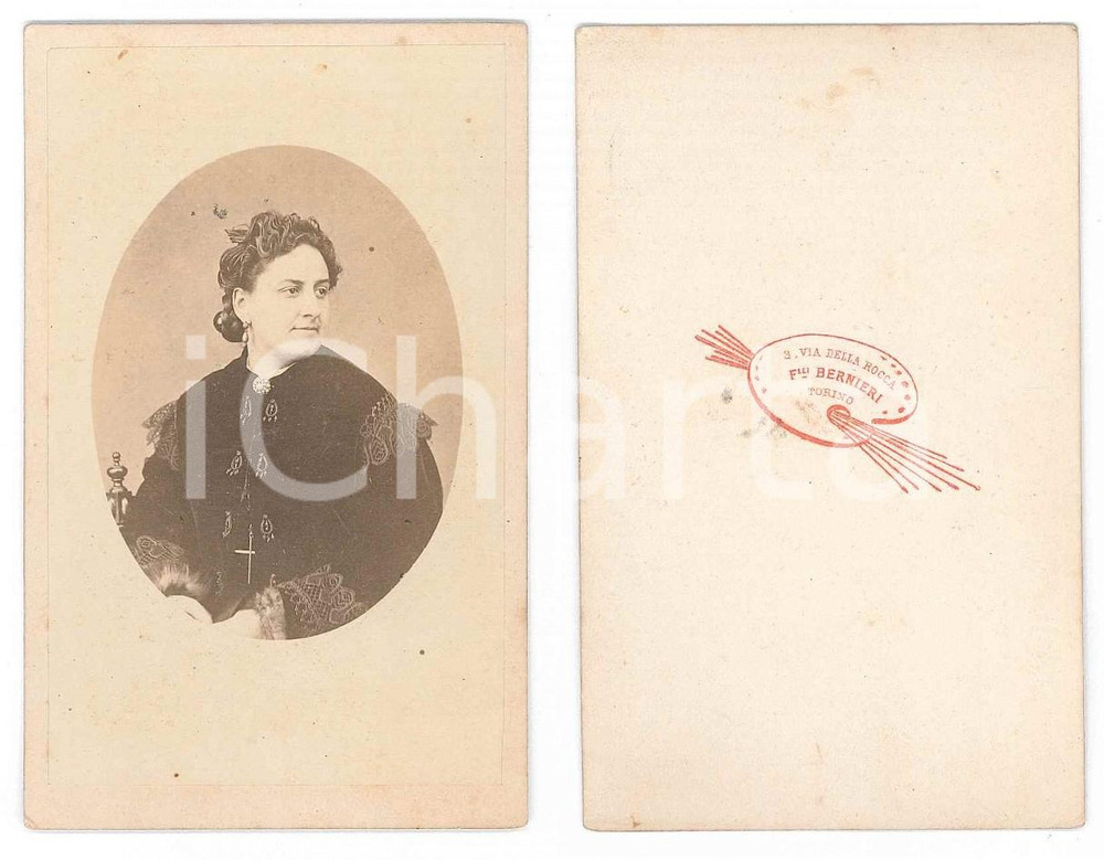 Fotografia d epoca originale 1870 ca TORINO Donna con abito di velluto a ricami  Foto BERNIERI CDV 1