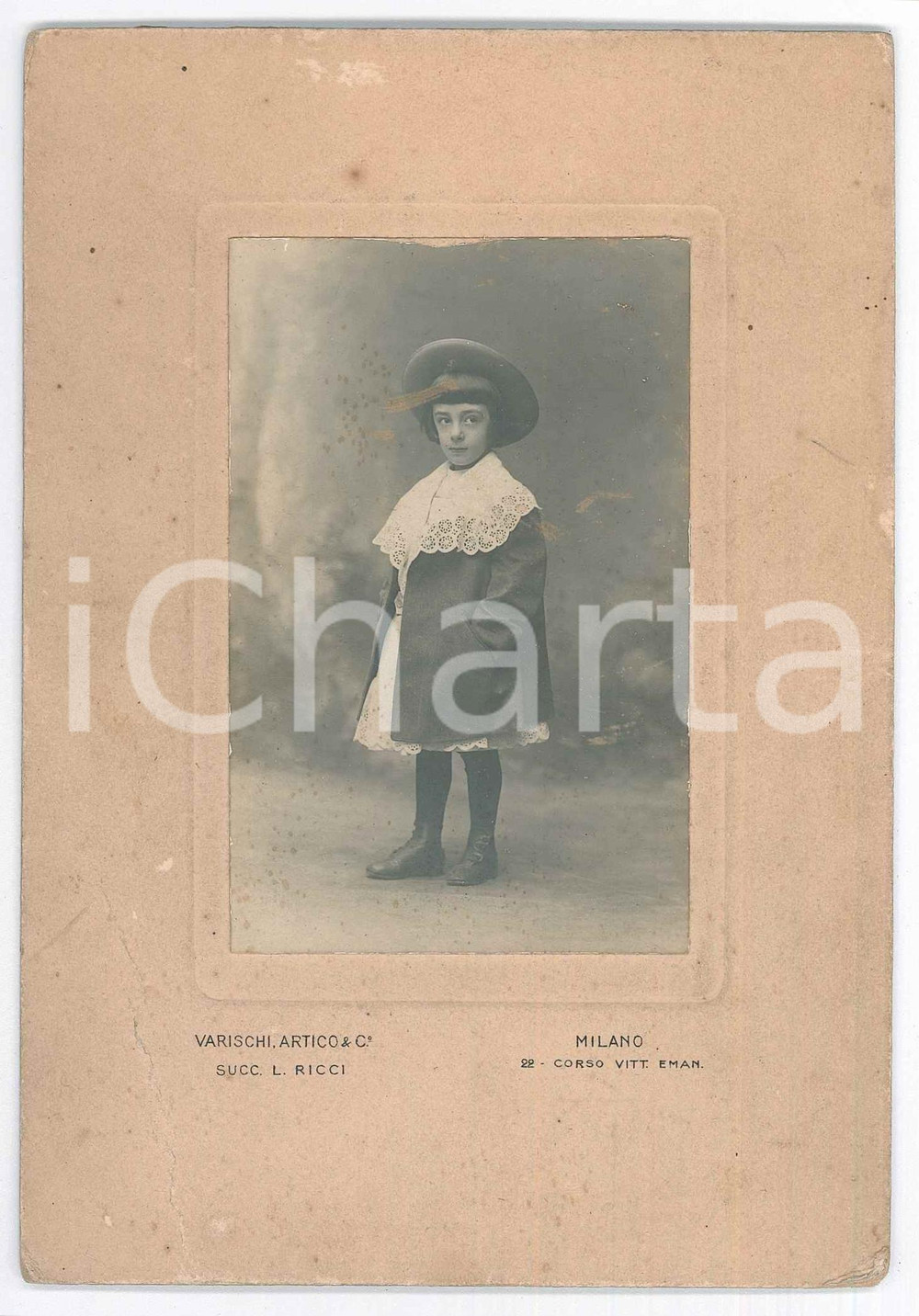 Fotografia d epoca originale 1910 ca MILANO Bambina in abito di pizzo Foto VARISCHI, ARTICO & C. 12x17 1