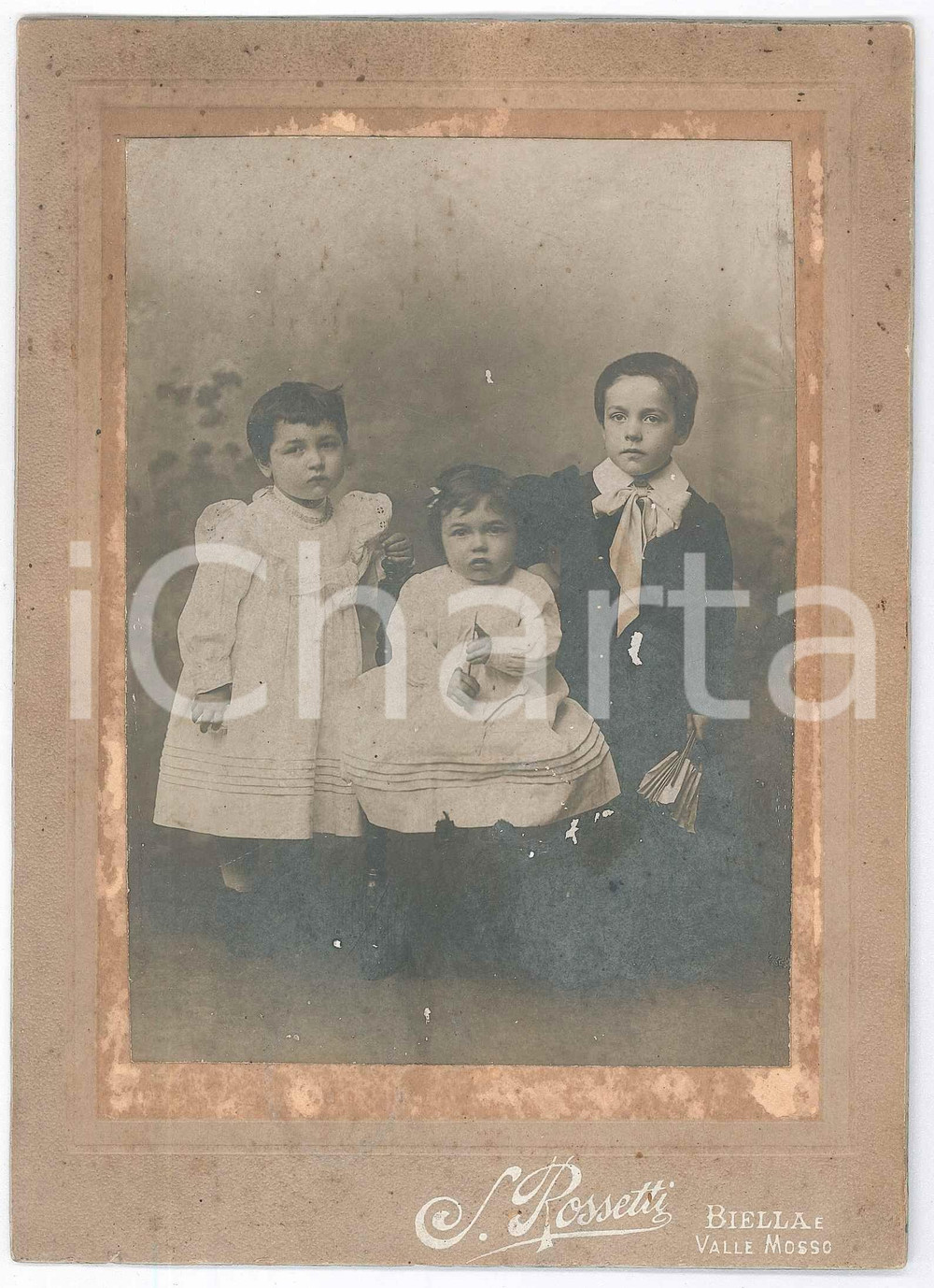 Fotografia d epoca originale 1910 ca BIELLA Ritratto di tre fratelli bambini  Foto S. ROSSETTI 12x17 cm 1