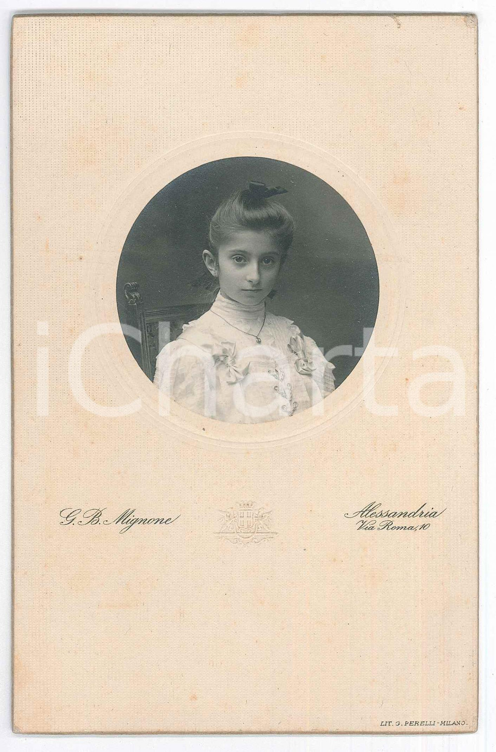 Fotografia d epoca originale 1900 ca ALESSANDRIA Ritratto di bambina in abito bianco  Foto G. B. MIGNONE 1